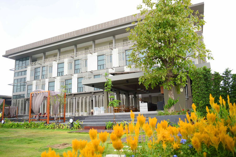 Hotel Rachaburi Na-Vela-01