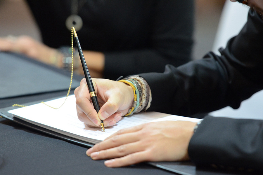 เซ็นทรัล เอ็มบาสซี จัดเตรียมโต๊ะลงนามแสดงความอาลัย