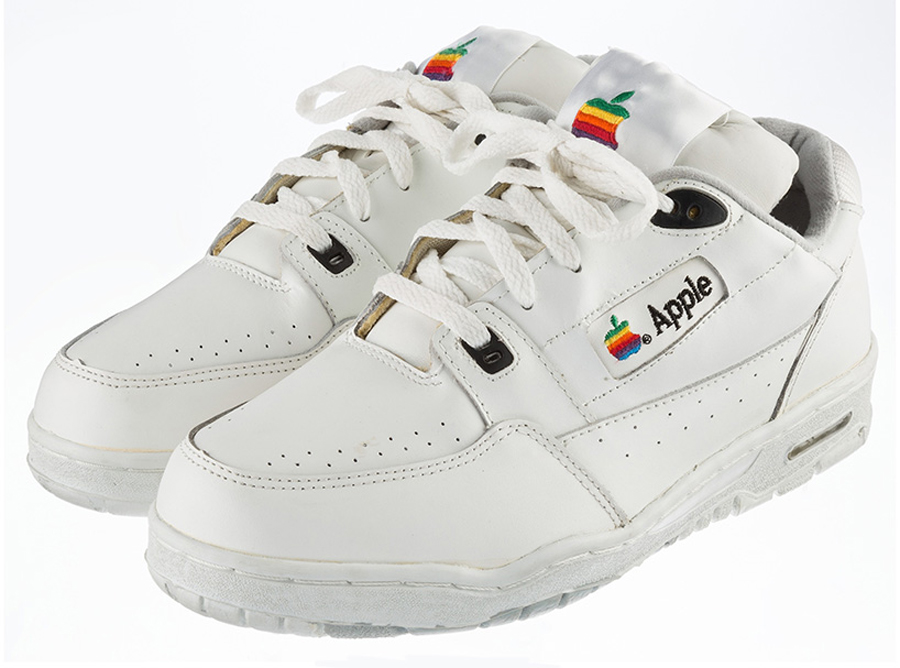Apple, Apple Sneakers, Sneakers 90s, สนีกเกอร์ยุค 90, สนีกเกอร์ของแอปเปิ้ล, รองเท้าผ้าใบแบรนด์ apple, Apple Sneakers ‘90s